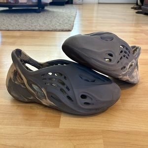 Moon grey Yeezy foam runners size men’s 10